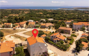 Amazing apartment in Liznjan with WiFi and 2 Bedrooms